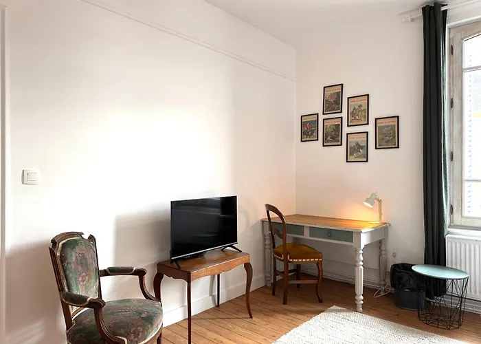 Maison De Maitre Avec 4 Independantes - Centre - Jardin * Livarot-Pays-d'Auge